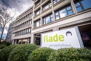 Die Flade führt drei Schulhäuser: darunter die Maitle-Flade. Bisher mussten Nicht-Kaholiken Schulgeld zahlen. Das hat sich auf diesen Sommer geändert. Nun steht die Flade allen offen. (Bild: Urs Bucher)