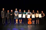 Freuten sich über die erfolgreichen Podiumskonzerte: Dr. Thomas Spickermann, Dr. phil. Hossein Samieian, Maestro Graziano Mandozzi, Erbprinzessin Sophie von und zu Liechtenstein sowie die Preisträger Ayleen Weber, Emil Laternser, Laurenz Vanorek, Jud (Bild: Elma Korac)