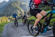 E-Biker auf einer Bergtour. (Bild: Boris Bürgisser, 16. Juli 2018)