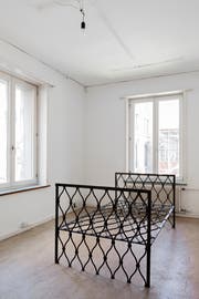 Vom Fenstergitter zum Gitterbett. (Bild: Michael Bodenmann)