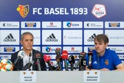 Cheftrainer Marcel Koller, links, und Präsident Bernhard Burgener, rechts, sprechen an einer Medienkonferenz des FC Basel 1893 in Basel. (KEYSTONE/Georgios Kefalas, 18. Juni 2019)
