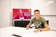 Ruben Vargas hat in Augsburg einen Fünfjahresvertrag unterschrieben. (Bild: FC Augsburg)