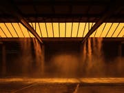 In der Kunsthalle Arbon steigt Wasserdampf von der Decke – alle acht Minuten. (Bild: Ladina Bischof)