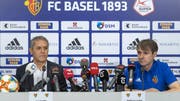 FCB-Trainer Marcel Koller (links) und Präsident Bernhard Burgener an der Medienkonferenz nach dem Trainer-Chaos des Vereins. (Bild: Georgios Kefalas)