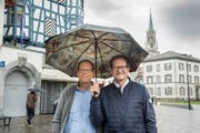 Stefan Sonderegger, Leiter des Stadtarchivs der Ortsbürgergemeinde St.Gallen, und Cornel Dora, Stiftsbibliothekar St.Gallen, haben lange aus sehr unterschiedlicher Optik auf die Geschichte des Klosters geschaut. (Bild: ADRIANA ORTIZ CARDOZO)