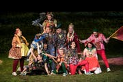 Die ausgefallenen Kostüme im Stück «Die schwarze Spinne» sind ein echter Blickfang. (Bild: Manuela Jans, Ennetmoos, 22. Mai 2019)