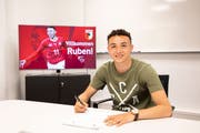 Ruben Vargas hat in Augsburg einen Fünfjahresvertrag unterschrieben. (Bild: fcaugsburg.de)