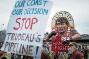 Einheimische und Umweltschützer protestieren gegen Trudeaus Pipelineprojekt. (Bild: Darryl Dyck/AP (Vancouver, 9. Juni 2019))