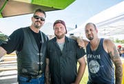 Funbikers-Capo Tino Albiez mit Kusi und Oli. (Bild: Andrea Stalder)