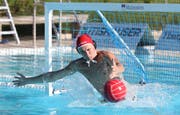 Kreuzlingens Goalie Francesco Tramacera lieferte eine überragende Partie ab und hielt sein Team mit grossartigen Paraden immer wieder im Spiel. (Bild: Mario Gaccioli)