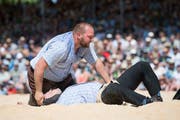 Sven Schurtenberger gewinnt auch den 5. Gang. (Bild: Eveline Beerkircher, Willisau, 2. Juni 2019)