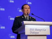 Chinas Verteidigungsminister Wei Fenghe verteidigte am Sonntag auf einer Konferenz in Singapur das Vorgehen seines Landes auf dem Tiananmen-Platz vor dreissig Jahren. (Bild: KEYSTONE/EPA/WALLACE WOON)