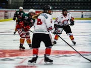 Die Wilerinnen (in Schwarz-Grün) im Heimspiel gegen den EHC Kreuzlingen-Konstanz, der das Zünglein an der Waage ist - falls der Verband nicht noch interveniert.. (Bild: Tim Frei)