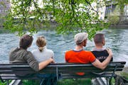 Heiraten soll auch gleichgeschlechtlichen Paaren ermöglicht werden. (Bild: KEYSTONE/Martin Ruetschi)