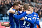 Ein gewohntes Bild gegen den FC St. Gallen: Luzerner Jubel – hier Pascal Schürpf, Christian Schneuwly und Ruben Vargas (von links) in der Swisspor-Arena am 10. März 2019. (Bild: Alexandra Wey/Keystone, Luzern, 10. März 2019)