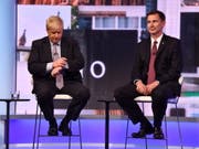 Aussenminister Jeremy Hunt (r.) tritt gegen den Favoriten Boris Johnson im Rennen um das Amt des konservativen Parteichefs und britischen Premierministers an. (Bild: Keystone/EPA BBC NEWS/JEFF OVERS / BBC NEWS HANDOUT)
