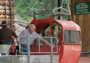 Der Umbau der Spiesbahn ist geglückt. Bahnbetreiber Joser Durrer hat alle Hände voll zu tun. (Bilder: Richard Greuter, Oberrickenbach, 20. Juni 2019))