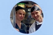 Blick aus der Kombüse der MS Thurgau Karelia: Patissière Maria Starozhuk und ihr Kollege. (Bild: Ingrid Schindler)
