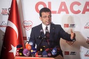 Nun doch am Ziel angekommen: Ekrem Imamoglu am Sonntag während der Sieges-Ansprache in Istanbul. (Bild: Chris McGrath/Getty)