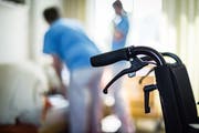 Zurück nach Hause: Das Pflegeheim ist nicht mehr zwingend die letzte Station für Senioren. (Bild: Chris Iseli/AZ)