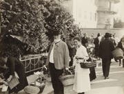 Carl Spitteler in Luzern auf dem Markt.