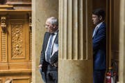 Johann Schneider-Ammann (links) und Stefan Brupbacher, damals Generalsekretär des Eidgenössischen Departements für Wirtschaft, Bildung und Forschung (WBF). Bild: Keystone