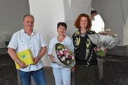 Die neue Kirchenrätin, Regula Ammann-Höhener, flankiert von Rolf Fischer (GPK) und Irina Bossart (Projektkommission). (Bild: Alessia Pagani)