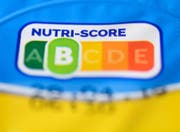 Der Nutri-Score auf einem Joghurt von Danone. (Bild: Christophe Gateau / EPA)
