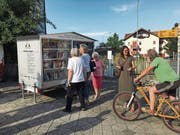 Der Bücherwagen ermöglicht einen einfachen Zugang zu aktuellen und lesenswerten Büchern. (Bild: PD)
