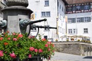 Die Wiler Brunnen sind in Betrieb, auch wenn es zurzeit heiss und trocken ist. Bei einer längeren Dürre werden sie jedoch abgeschaltet. Bild: nir