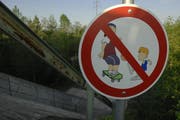 Gehören Kinder nach 17 Uhr noch in ein Restaurant oder nicht? (Bild Nana Do Carmo)
