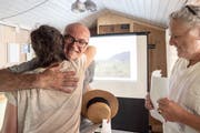Roland Rüegg wird mit Emotionen verabschiedet. (Bild: Sascha Erni)