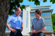 Sind mit BE Netz AG ins Energiehaus Luzern eingezogen: Gründer und Inhaber Adrian Kottmann (links) und Geschäftsleiter Marius Fischer. (Bild: PD)