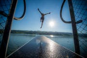 Bei über 30 Grad dienen die Zentralschweizer Seen als geeignete (und bedenkenlose) Abkühlung. (Bild: Dominik Wunderli, Badi Baldegg, 24. August 2016)