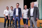 Erstmals als Stadtrat bei der Parlamentssitzung dabei: Michael Hohermuth, Didi Feuerle, Stadtpräsident Dominik Diezi, Jörg Zimmermann, Luzi Schmid. (Bild: me)