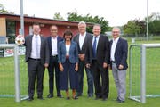 Der Stadtrat Kreuzlingen machte sein offizielles Gruppenfoto zur neuen Legislatur im Döbeli. Dies ist als Zeichen des guten Willens zu verstehen. (Bild: PD)