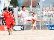Dejan Stankovic vollführt seine überragenden Künste auch im Sand von Minsk (Bild: KEYSTONE/Severin Bigler)