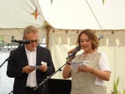 Chefarzt Daniel Zutter und Geschäftsführerin Michèle Bongetta wenden sich an die Festgemeinde. (Bilder: Erwin Schönenberger)