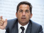 Bundeskanzler Walter Thurnherr muss bei einem Prestigeprojekt einen Rückschlag hinnehmen: Das E-Voting wird vorläufig nicht für den ordentlichen Betrieb zugelassen. (Bild: KEYSTONE/ANTHONY ANEX)