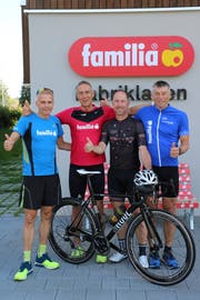 Die vier Athleten sind bereit für das grosse Abenteuer Gigathlon (von links): Peter Odermatt, Christian Jakober, Robert Kievit und Beat Birrer. (Bild: PD)