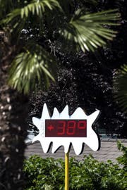 So hoch wie am Lido di Lugano steigen die Temperaturen in der Ostschweiz zwar noch nicht, aber die Hitze brütet auch hier. (KEYSTONE/Ti-Press/Francesca Agosta)