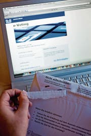 Der Bundesrat tritt beim E-Voting auf die Bremse. (Bild: Keystone)