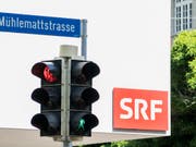 Eine Audiostrategie ersetzt bei SRF das Projekt für einen Teilumzug der Radiostudios von Bern nach Zürich. (Bild: KEYSTONE/PETER SCHNEIDER)