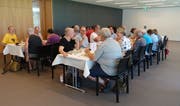 Beim Mittagessen wurden Erinnerungen ausgetauscht. (Bild: PD)