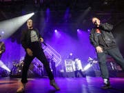 Stehen seit 30 Jahren gemeinsam auf der Bühne: Michi Beck, Smudo und Thomas D sowie im Hintergrund And.Ypsilon als Die Fantastischen Vier. (KEYSTONE/DPA/Daniel Karmann) (Bild: Keystone/DPA/DANIEL KARMANN)