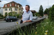 Robert Küng als Stadtpräsident am 5. Juni 2002 an der Bahnhofstrasse Willisau.(Bild: Archiv LZ)