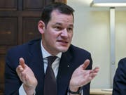 Der angeschlagene Genfer Staatsrat Pierre Maudet hat ab Samstag Anspruch auf eine Rente auf Lebenszeit. Der FDP-Politiker ist seit Juni 2012 in der Regierung und 41 Jahre alt. (Bild: Keystone/SALVATORE DI NOLFI)