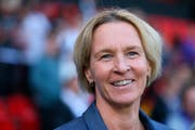 Holt Martina Voss-Tecklenburg mit der deutschen Nationalmannschaft WM-Gold? (Bild: David Vincent/AP Photo, Rennes, 8. Juni 2019)
