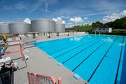 Das Schwimmbad in Rotkreuz, hier in einer Archivaufnahme. (Bild: Maria Schmid, 15. Mai 2017)