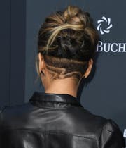 Passt zum Cocktailkleid: die Undercutfrisur von Schauspielerin Halle Berry. (Bild: Getty)